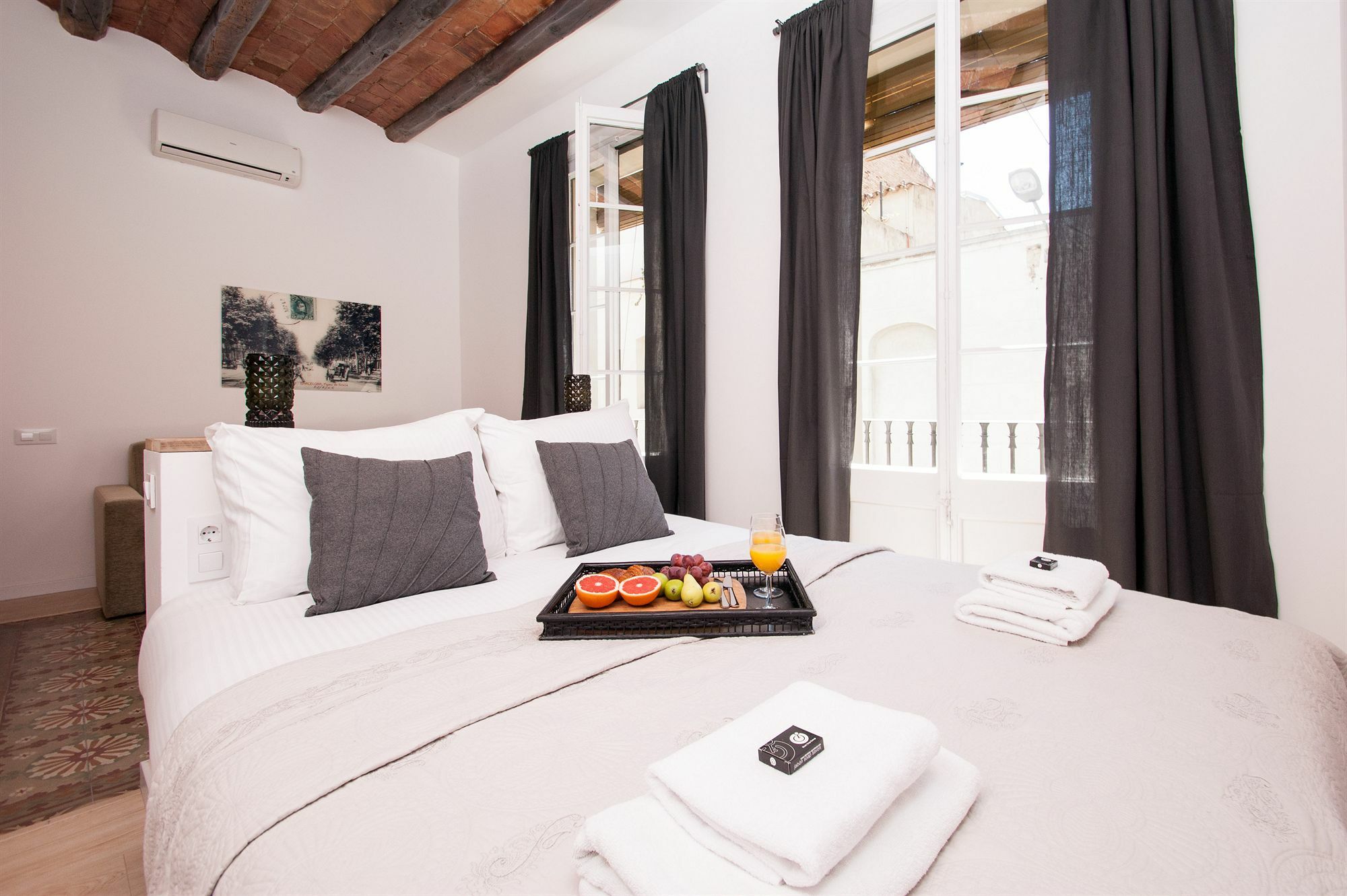 Short Stay Group Gracia Serviced Apartments Barcelona Exterior foto
