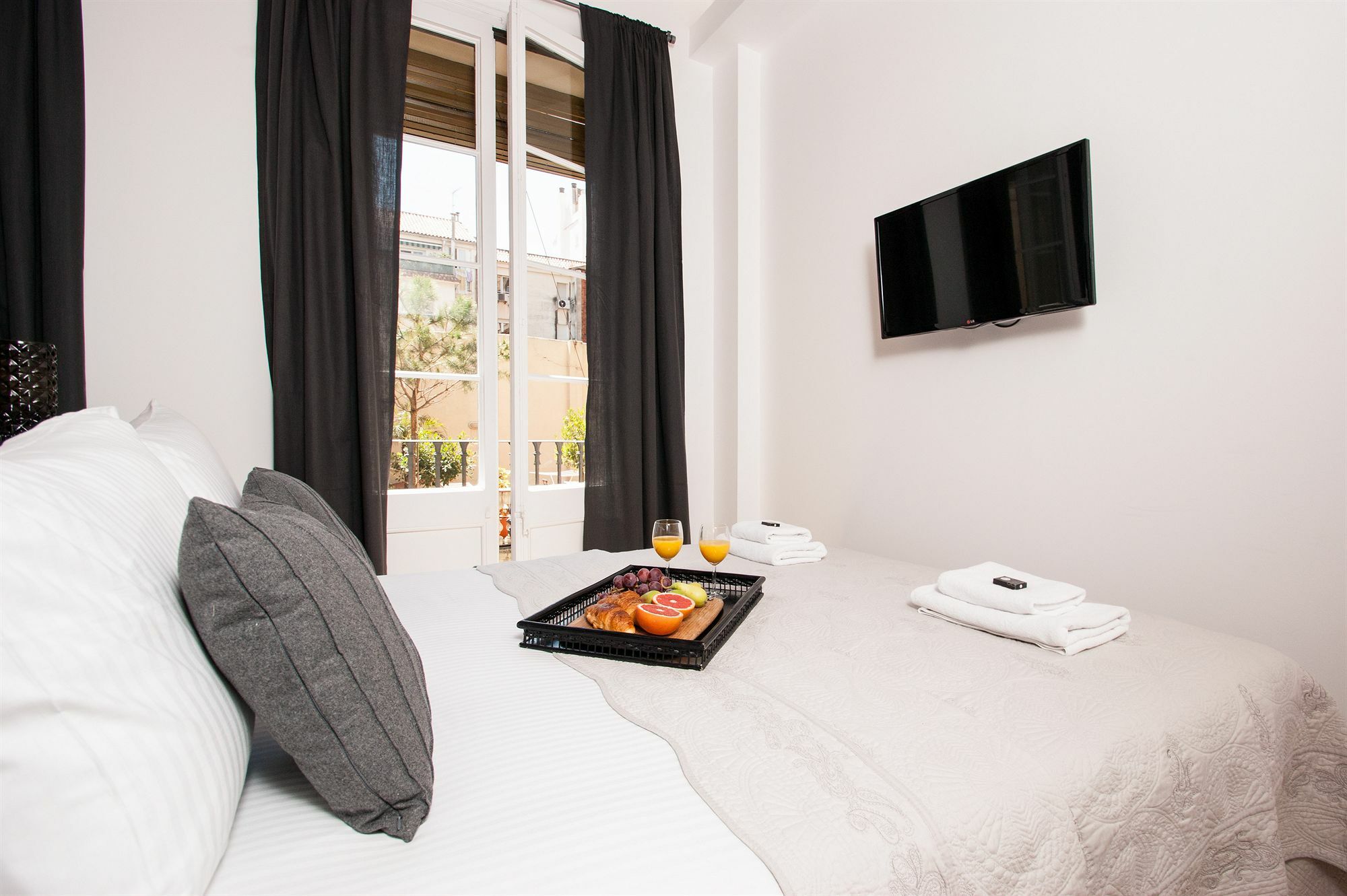 Short Stay Group Gracia Serviced Apartments Barcelona Exterior foto